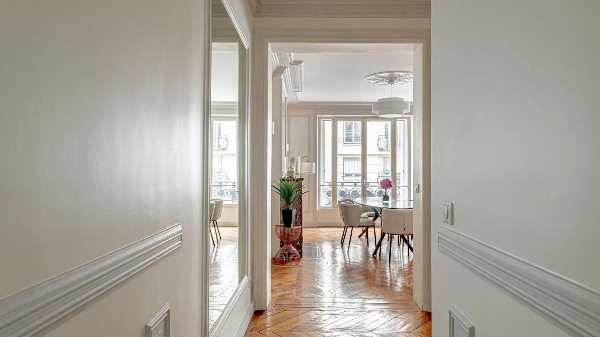 아파트 Parisian Elegance 2bedr In The 16th