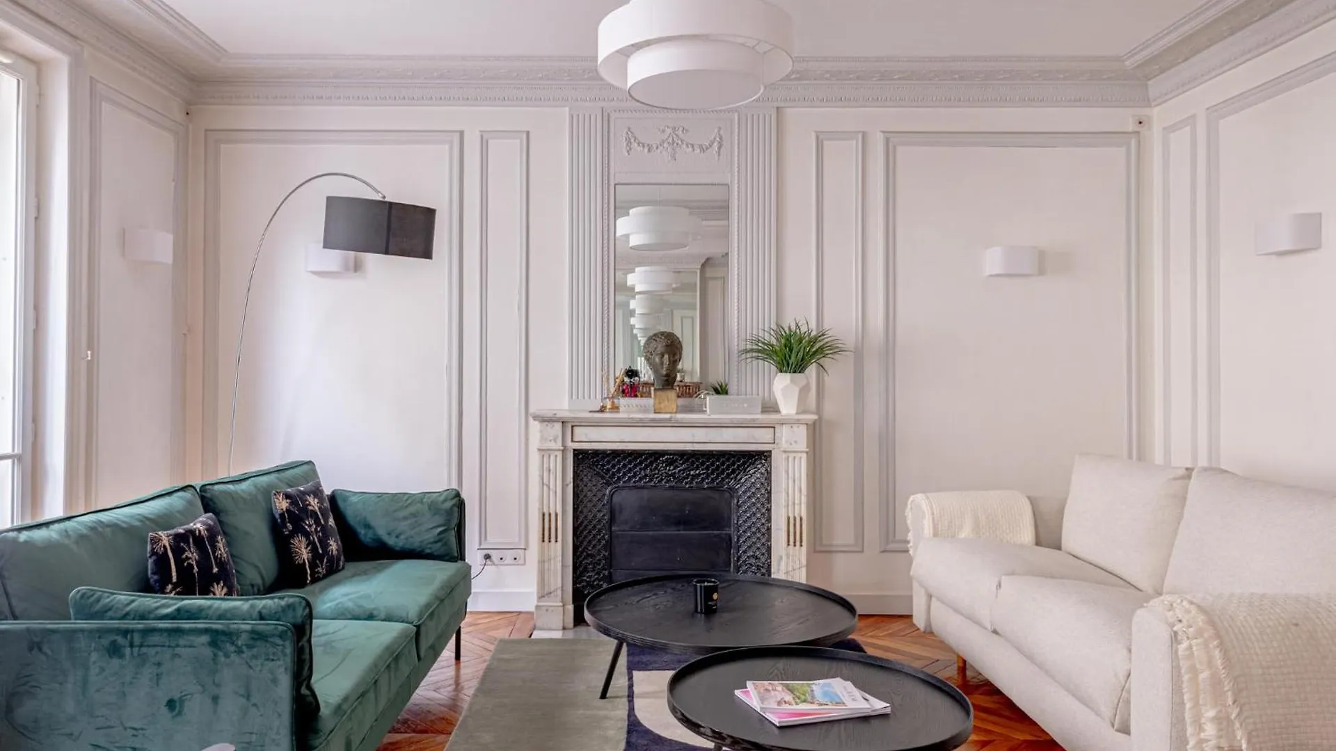Parisian Elegance 2bedr In The 16th
