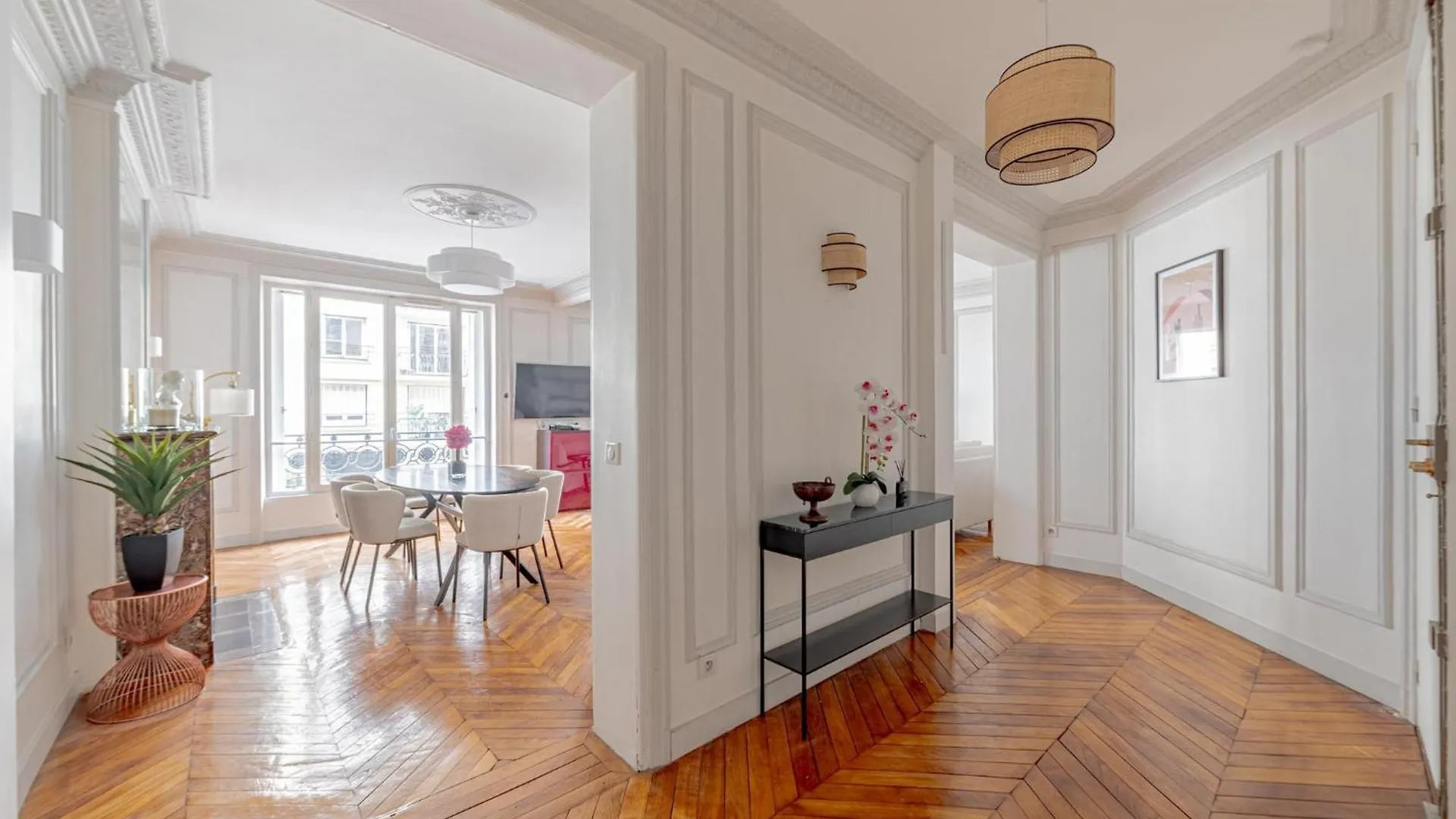 아파트 Parisian Elegance 2bedr In The 16th